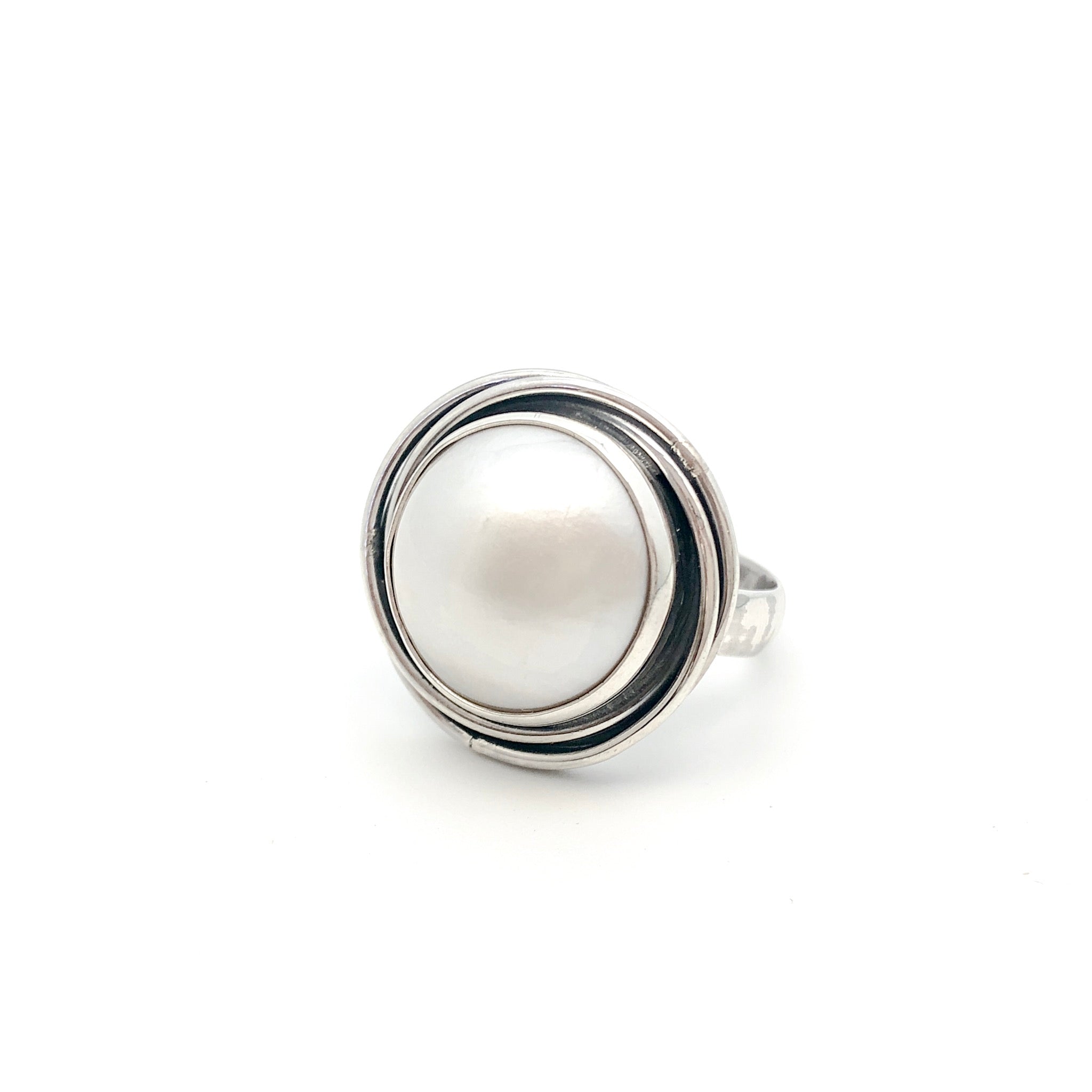 Mabé Pearl Swirl Ring - Stone Heart 